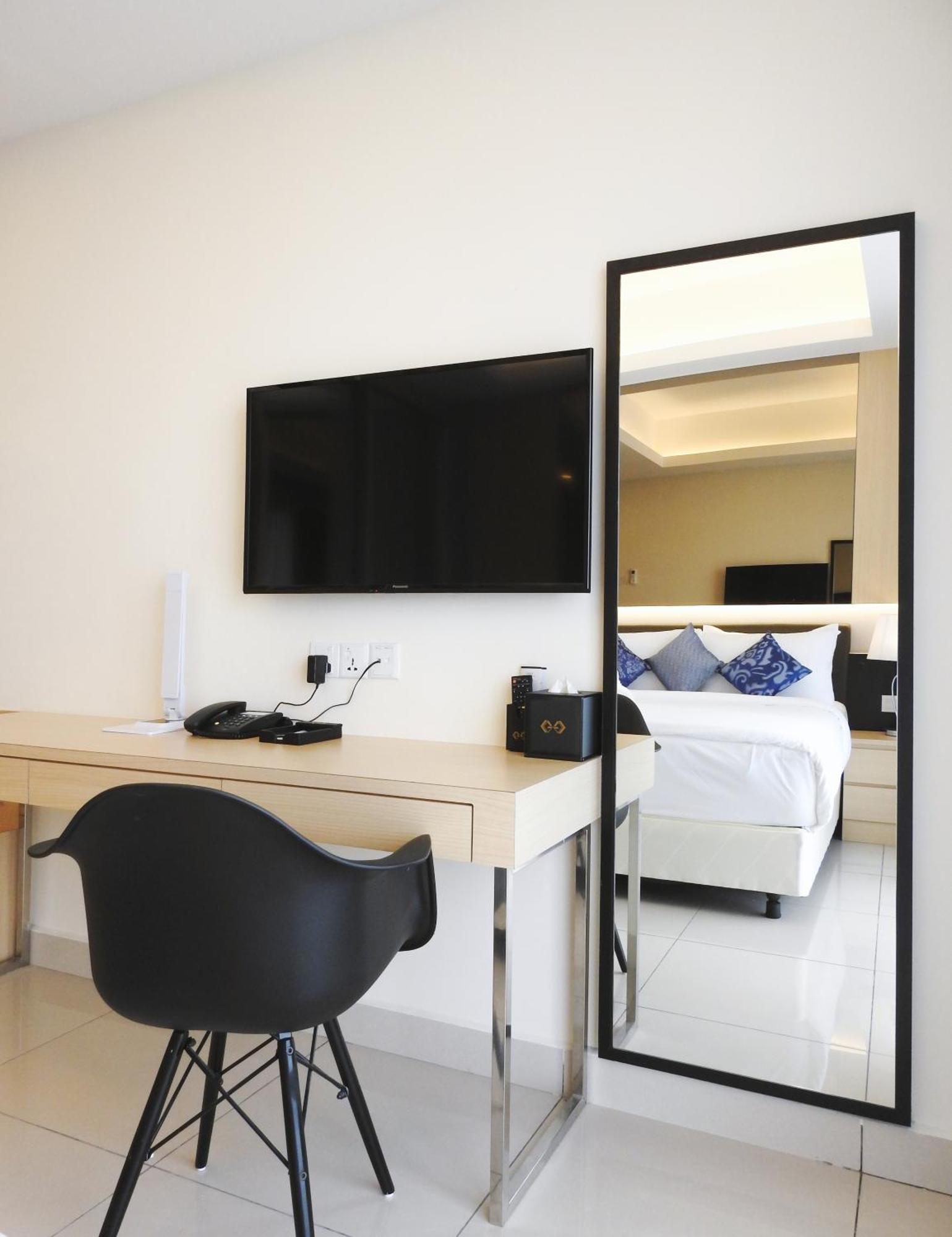 Grand Ion Delemen Hotel Resorts World Genting Esterno foto A television in a hotel room